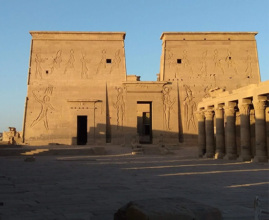 Tour tempio di iside a file ad Assuan escursione kiko sharm